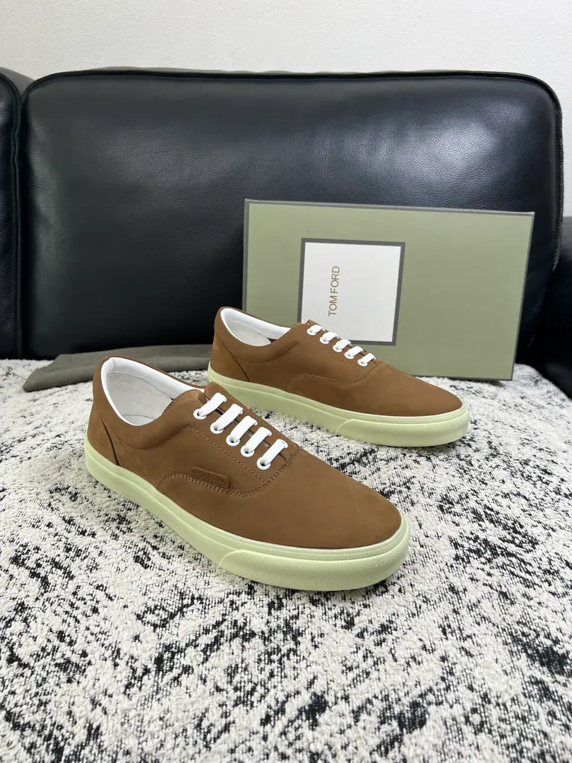 ⚠️Just change the code and don't back off.⚠️ TOM FORD Cambridge High Quality Top-level craft The cabinet is new., The shoes are for the pastry., Imported rinded cattle mats., Shoes under the sole.: The original plant is used for the original base., It's super comfortable to be a sole-acting base., The original factory and the single., Codes 39-44(Make a reservation.38 45)