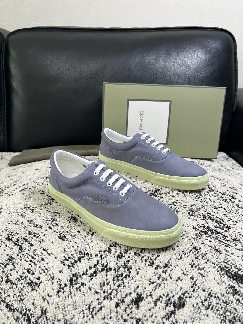 ⚠️Just change the code and don't back off.⚠️ TOM FORD Cambridge High Quality Top-level craft The cabinet is new., The shoes are for the pastry., Imported rinded cattle mats., Shoes under the sole.: The original plant is used for the original base., It's super comfortable to be a sole-acting base., The original factory and the single., Codes 39-44(Make a reservation.38 45)