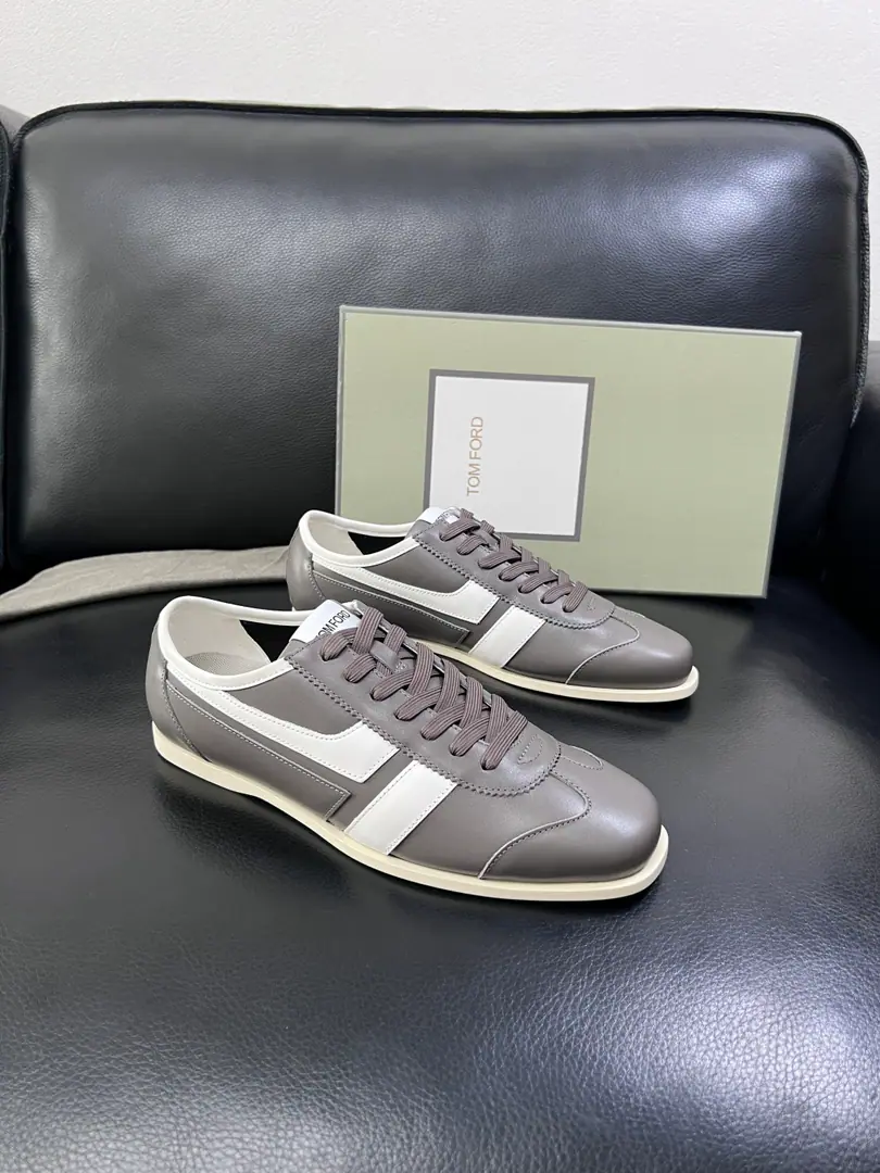 ⚠️Just change the code and don't back off.⚠️ TOM FORD Cambridge High Quality Top-level craft The cabinet is new., The shoes are for the pastry., Imported rinded cattle mats., Shoes under the sole.: The original plant is used for the original base., It's super comfortable to be a sole-acting base., The original factory and the single., High Quality, Welcome to the comparison., Codes 39-44(Make a reservation.38 45)