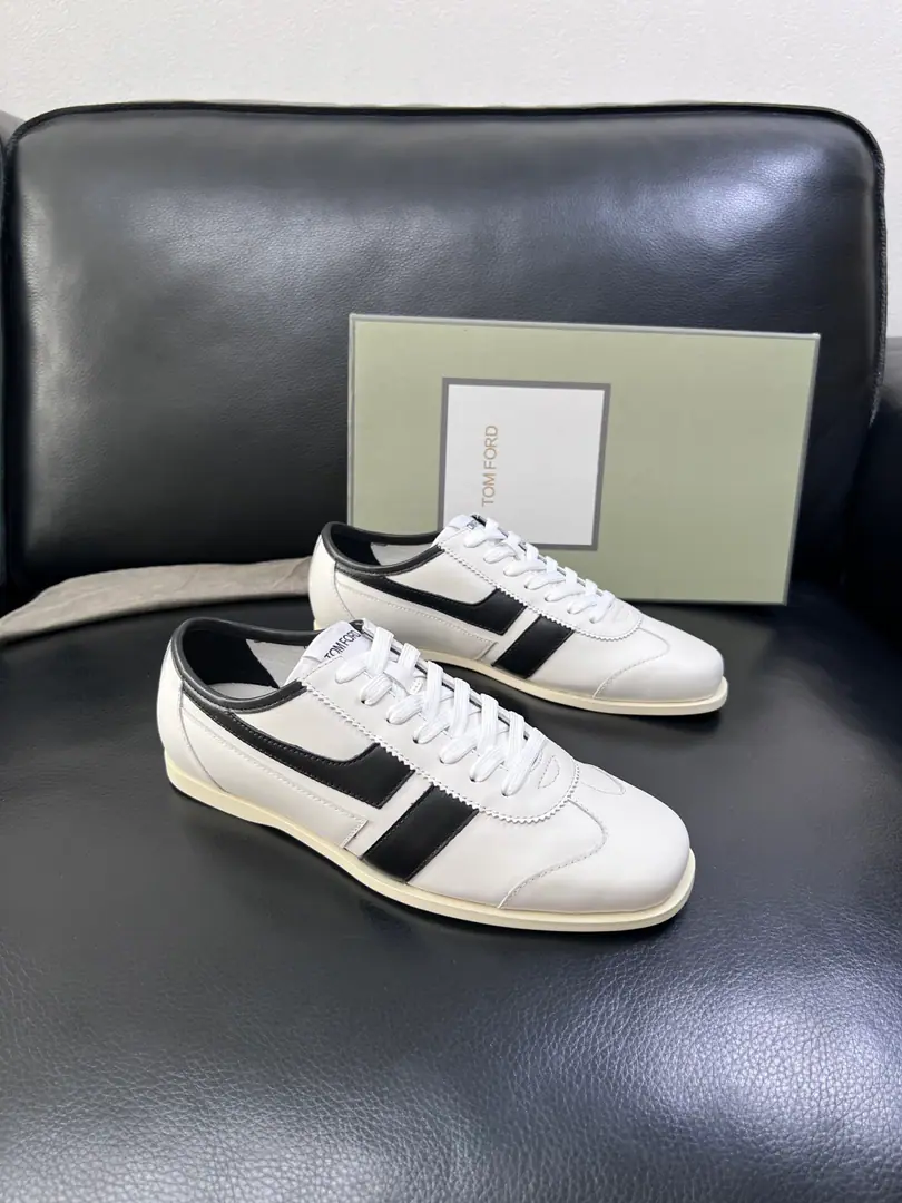 ⚠️Just change the code and don't back off.⚠️ TOM FORD Cambridge High Quality Top-level craft The cabinet is new., The shoes are for the pastry., Imported rinded cattle mats., Shoes under the sole.: The original plant is used for the original base., It's super comfortable to be a sole-acting base., The original factory and the single., High Quality, Welcome to the comparison., Codes 39-44(Make a reservation.38 45)