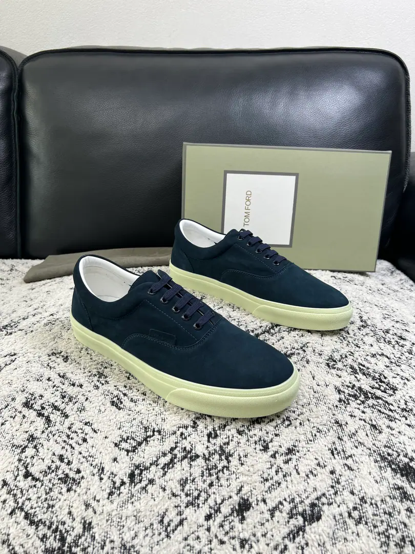 ⚠️Just change the code and don't back off.⚠️ TOM FORD Cambridge High Quality Top-level craft The cabinet is new., The shoes are for the pastry., Imported rinded cattle mats., Shoes under the sole.: The original plant is used for the original base., It's super comfortable to be a sole-acting base., The original factory and the single., Codes 39-44(Make a reservation.38 45)