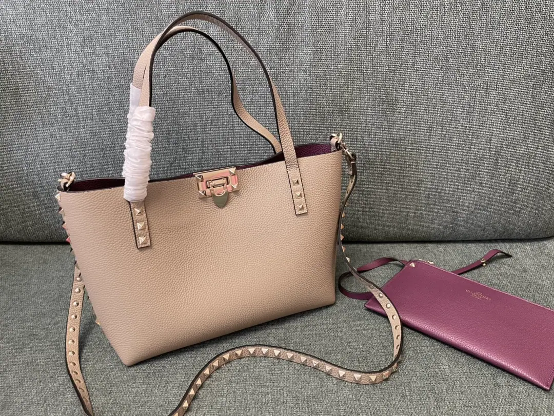 Batch. ♪ The ashes are purple ♪🌈 Valentino Valentino's new money.🆕Double-faced shopping bags, Skins of the branches., We can take out the zipper bags. Model: 0001 Dimensions: 26cm