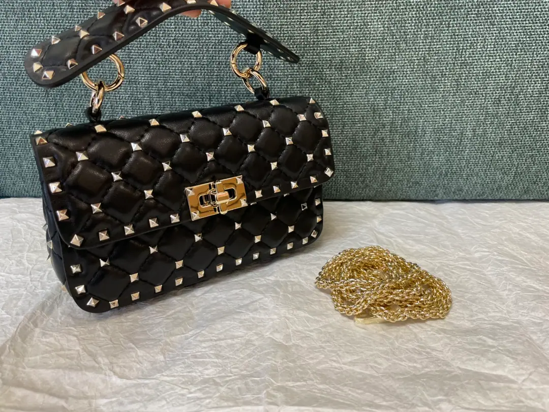 Small. Top First List Little sheep skin. Model▪️0123 Valentino ❤️The cabinet is a classic.😘Top sheep skin., All the skin, inside and outside. Dimensions: Small20x6x12cm
