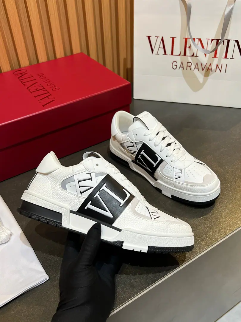 👑👑Valention Top First Quality.～ A unique modern wind and sneakers.. 🏃- The leisure shoe man's allowance.😍😍 Italian import original brand, Import original material.Process, Original Footer（Refuse to stripping）Shoes under the sole.: The original plant is used for the original base., Italian street wind Style Design ⚠️Footie In the plaque quality It's a really good original.. Shoe face original.VLProcess, The whole shoe was...VLOriginal craft package, VLPrecision with the original.1MM-LEAD, It's like a physical shoot.🎬It's better in kind., High-quality slab shoes, Men's shoes.: 38-46