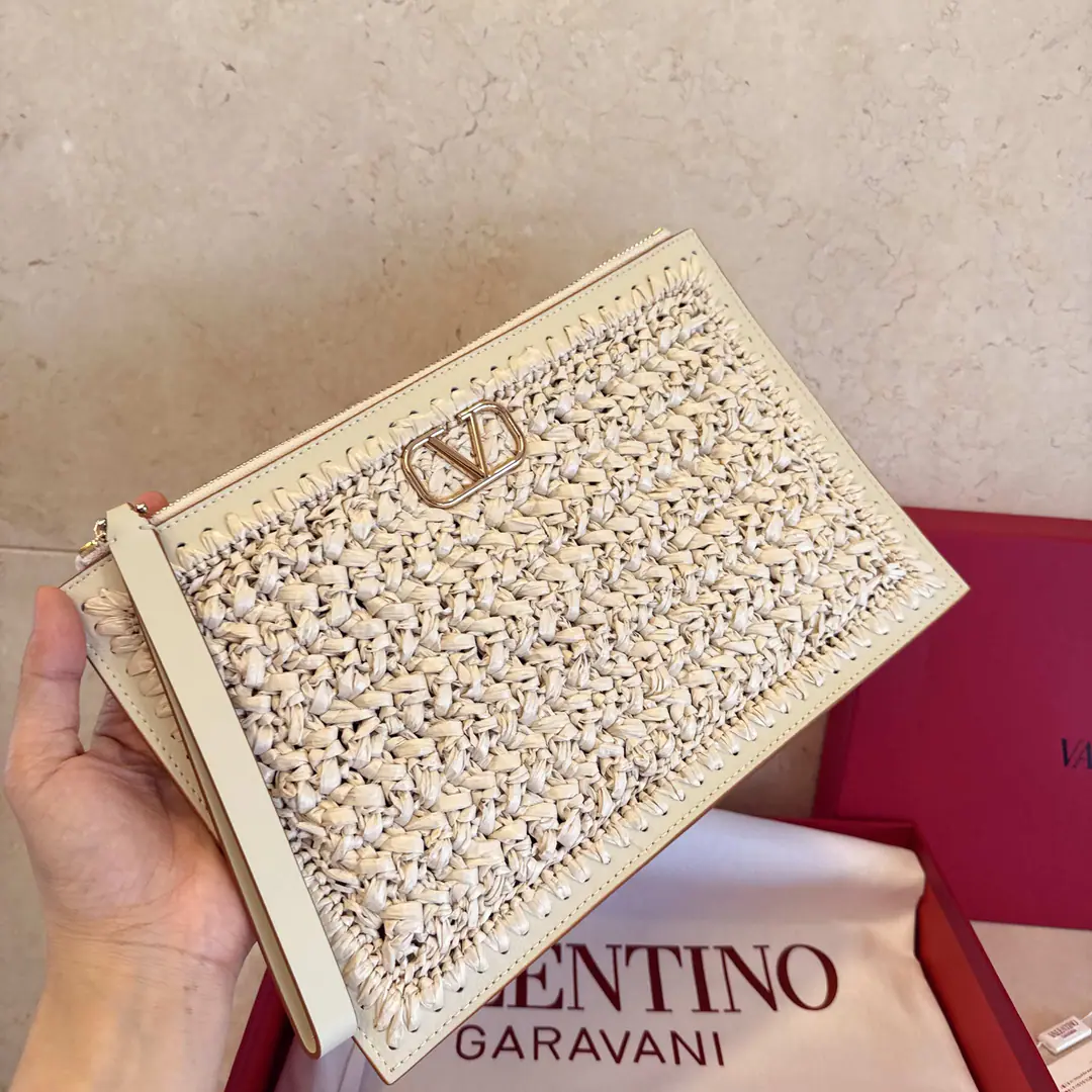 Batch. Valentino Warren.▪️Tin-no! Rafe's handbag. Weaving pure hand-made Rafigrass, Small🐂Pitetto., Matching markersV LOGO, You're a good man., Large inner capacity, Insert Card Design, Practical！ Dimensions: 29-20cm Model:22068