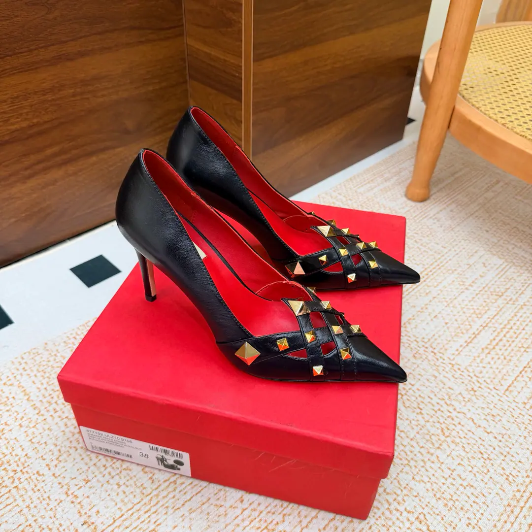 2026♪ Take the stuns and the heels ♪ Valentino High heels💗Loved sandals. A beautiful quality.⚠️ It's a great match., Wear it any season.💜 Valentino is a new fashion charm. To continue the super high and design., I'm a big fan of the world's famous fans. The million fans are showing their love., Best sales at sea and abroad The domestics are out., Top Version Candy color., Every color is beautiful. Shoe.: Bullskins. Uchi.: Import of sheep skin Shoes under the sole.: That's a big one. He's tall.: 9cm Packaging: Full original package Codes: 36One.42Code（40, 41, 42I'm not gonna change.）