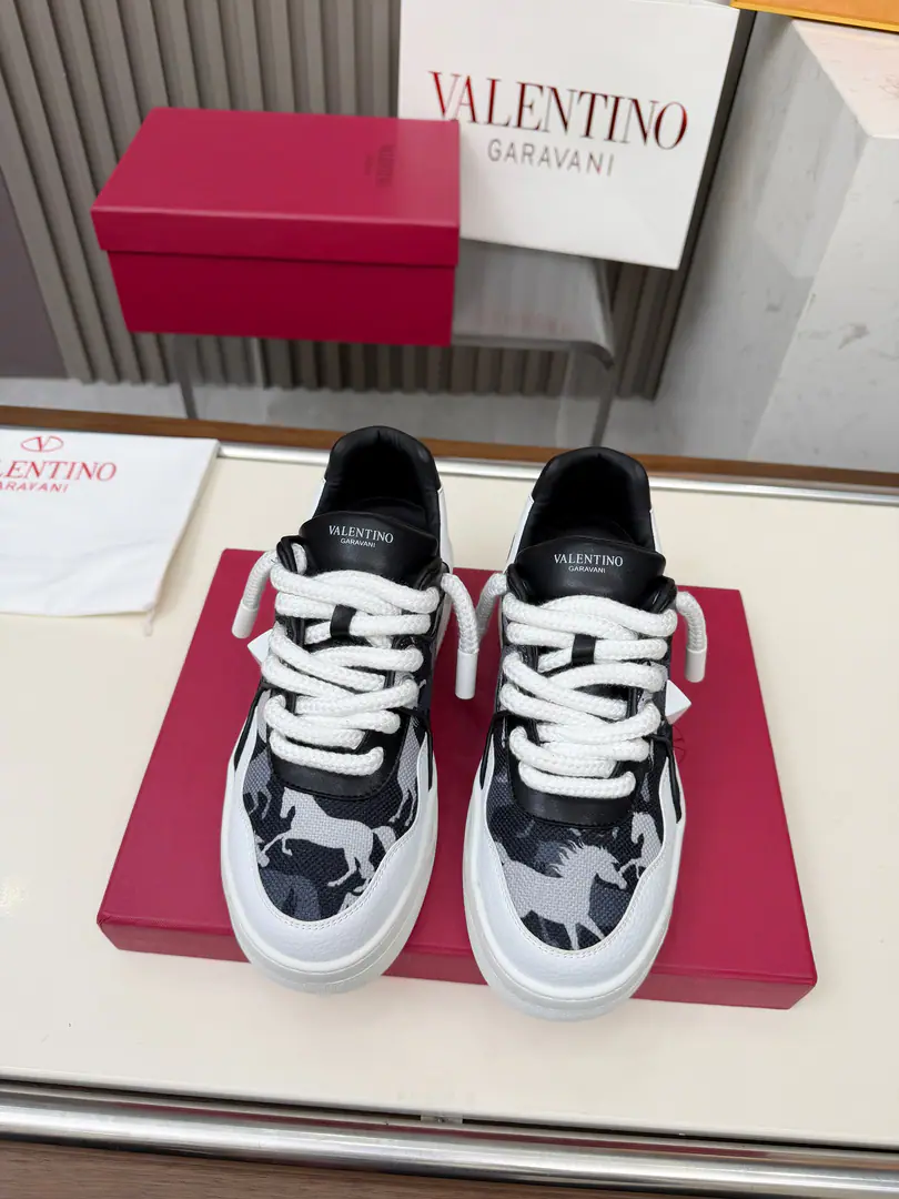 Real money's not gonna do it.！2026New annual paragraph🔺Valentino🔺Valentino. Limitation - Coarse shoelaces. Couple money. Leisure shoes., Yes-heung Zhang Guan Xiaojun is a star of all people 🔥 It's a different style and fashion. Shoes full of oil. Fabulous.: Customize cattle skin+Ma Yin Wei Weibo I'm the only one who's got a role model.TPUOtsumi! Full package Codes35—45