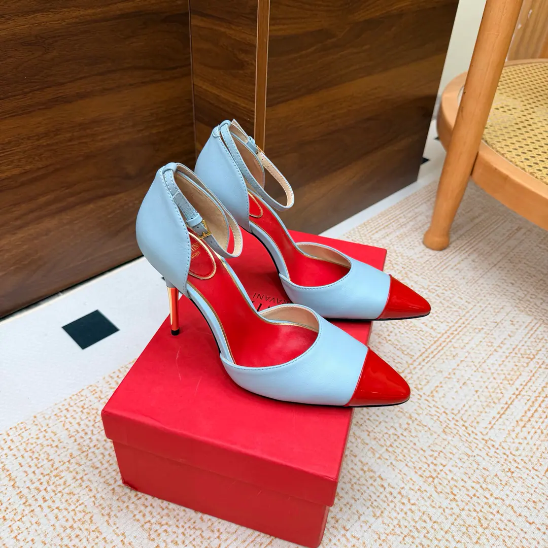 Valentino High heels💗Loved sandals. A beautiful quality.⚠️ It's a great match., Wear it any season.💜 Valentino is a new fashion charm. To continue the super high and design., I'm a big fan of the world's famous fans. The million fans are showing their love., Best sales at sea and abroad The domestics are out., Top Version Candy color., Every color is beautiful. Shoe.: Bullskins. Uchi.: Import of sheep skin Shoes under the sole.: That's a big one. He's tall.: 10cm Packaging: Full original package Codes: 36One.42Code（40, 41, 42I'm not gonna change.）