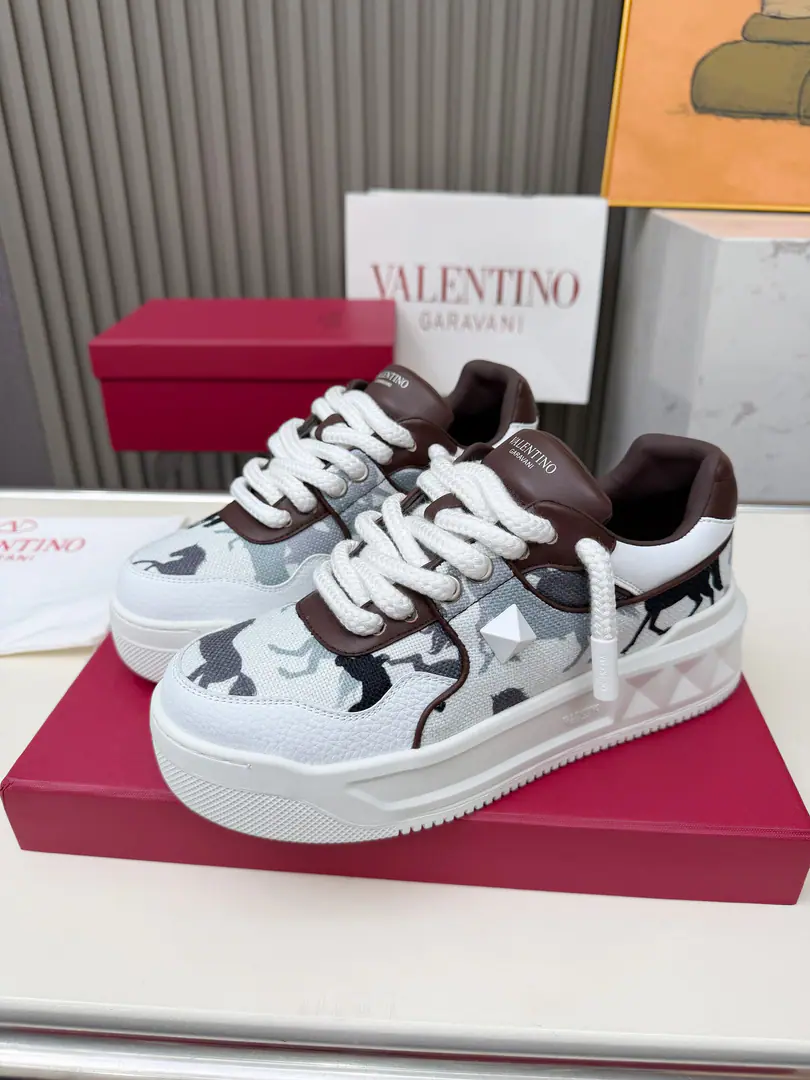 Real money's not gonna do it.！2026New annual paragraph🔺Valentino🔺Valentino. Limitation - Coarse shoelaces. Couple money. Leisure shoes., Yes-heung Zhang Guan Xiaojun is a star of all people 🔥 It's a different style and fashion. Shoes full of oil. Fabulous.: Customize cattle skin+Ma Yin Wei Weibo I'm the only one who's got a role model.TPUOtsumi! Full package Codes35—45