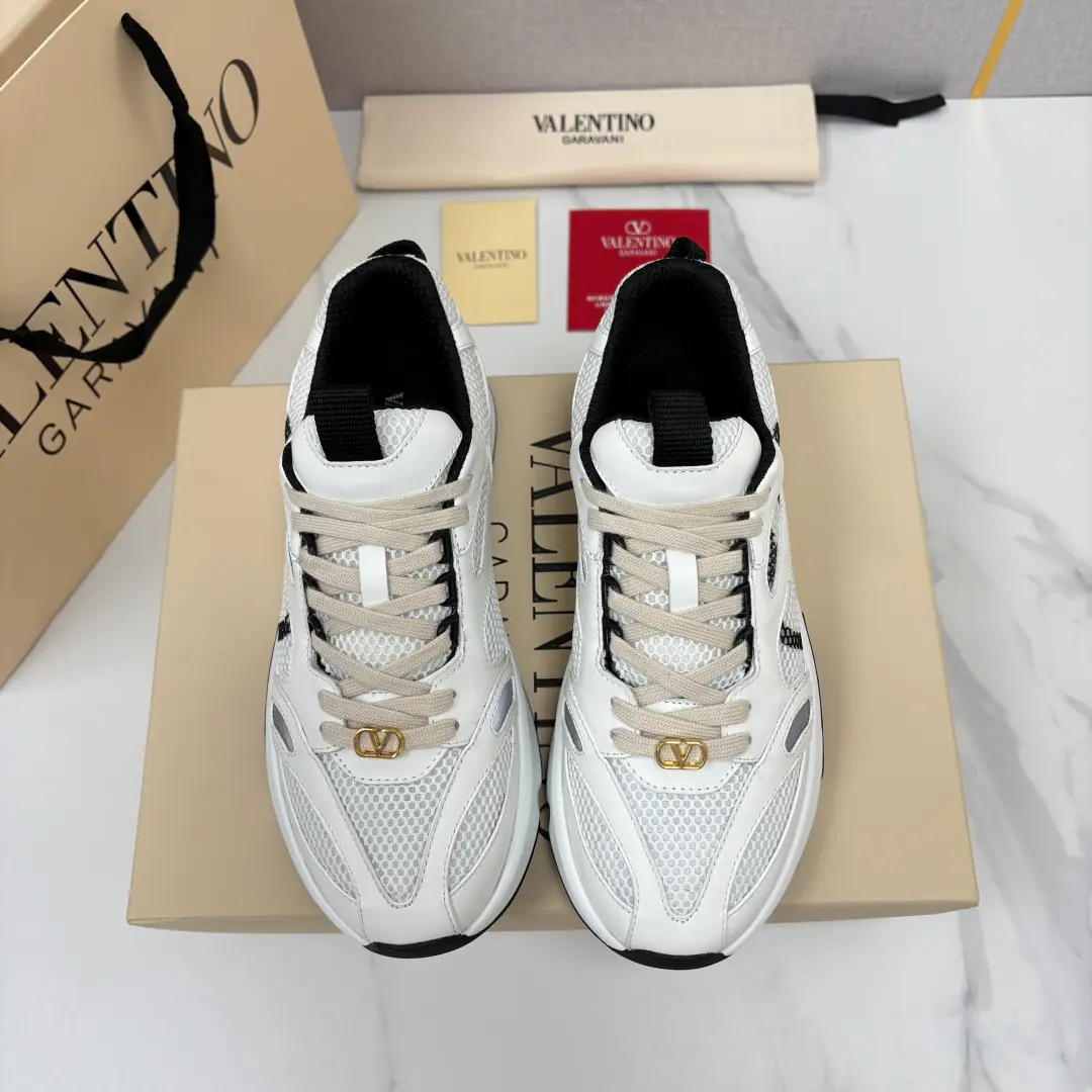 💋💍VTIt's a new home. 🆕 Warren.-Tin-no! Valentin* Garavan* Demi Vee I'm gonna hit the old man's shoe.｜Luxury Retro Leisure Sports Shoes Official sales priceRMB, Multi-material composite shoe face The main body uses high-density air-emitting network eyepads., Summer feet aren't sweaty., ♪ Light and not lean ♪. Shoe frame, The bag is accompanied by a delicate skin.（Cow, fur.）String, Soft and hard material impactes reinforce the stereo level., And the grinding is also increasing the quality of the high-level mute.. Shoe belt piercing can be removed goldVLogoMetal Monk, It's the Valentino classic ID.. The boot side hides the same color.VLogo SignatureDarkprint, It's not too much to be in the lower profile.. There are no rules for geometry cutting the outer depths., The self-invisibility increases the effect., Optimize the leg ratio. A part-lined, slide-proof rubber-side combination of branded sole-lined tattoos, The grip is strong., It's a good walkback., Shoehead bumper bag design., I can't scratch my shoes everyday.. Each pair of coloured pairs with a special scooter shoelaces., Back heel and reinforced the strap., It's easy to wear.. Inside, inside, inside the fabric., It's not like you're wearing your ankles., The comfort of the color and the dress.. Integration90The contour of the ancient run-shoes and modern light-luxury processes, Fill up the high-quality fashion and daily wear., It's a big deal., Telecommuting, Out., The streets can be easily tuned.. Standard cabinet number: 39～44# （38.45.46🉑Do it.） P