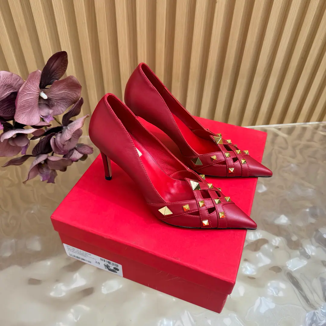 2026♪ Take the stuns and the heels ♪ Valentino High heels💗Loved sandals. A beautiful quality.⚠️ It's a great match., Wear it any season.💜 Valentino is a new fashion charm. To continue the super high and design., I'm a big fan of the world's famous fans. The million fans are showing their love., Best sales at sea and abroad The domestics are out., Top Version Candy color., Every color is beautiful. Shoe.: Bullskins. Uchi.: Import of sheep skin Shoes under the sole.: That's a big one. He's tall.: 9cm Packaging: Full original package Codes: 36One.42Code（40, 41, 42I'm not gonna change.）