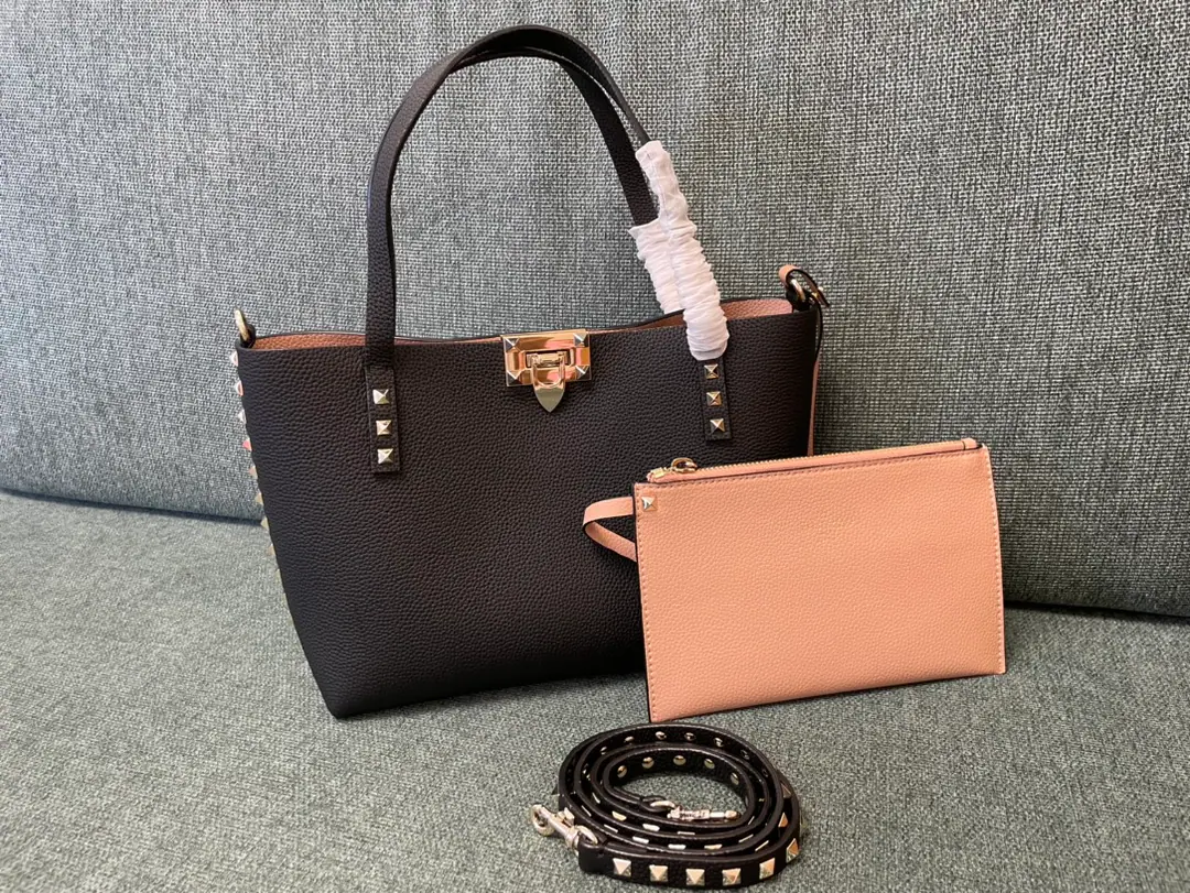Batch. Apricone with a gram🌈 Valentino Valentino's new money.🆕Double-faced shopping bags, Skins of the branches., We can take out the zipper bags. Model: 0001 Dimensions: 26cm