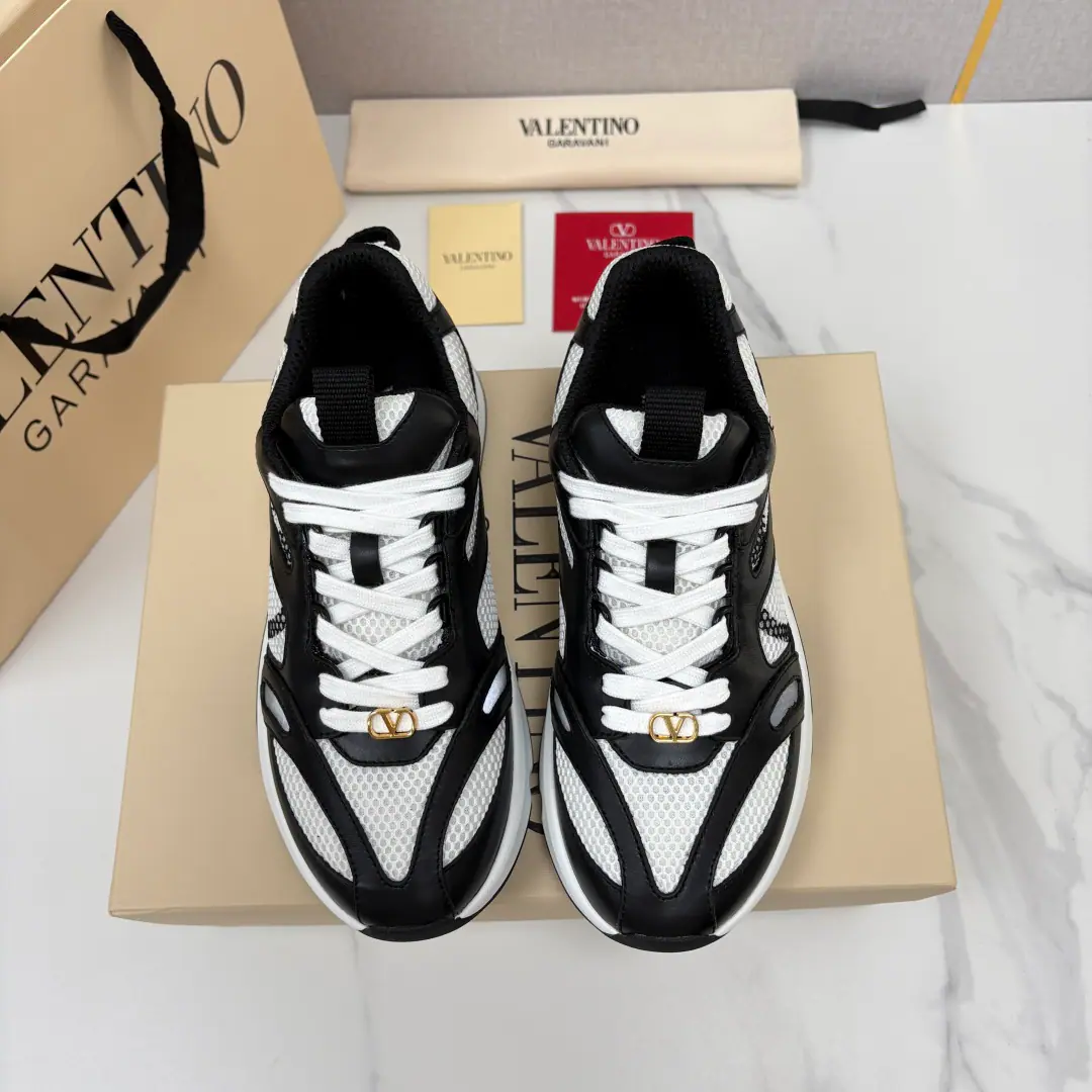 💋💍VTIt's a new home. 🆕 Warren.-Tin-no! Valentin* Garavan* Demi Vee I'm gonna hit the old man's shoe.｜Luxury Retro Leisure Sports Shoes Official sales priceRMB, Multi-material composite shoe face The main body uses high-density air-emitting network eyepads., Summer feet aren't sweaty., ♪ Light and not lean ♪. Shoe frame, The bag is accompanied by a delicate skin.（Cow, fur.）String, Soft and hard material impactes reinforce the stereo level., And the grinding is also increasing the quality of the high-level mute.. Shoe belt piercing can be removed goldVLogoMetal Monk, It's the Valentino classic ID.. The boot side hides the same color.VLogo SignatureDarkprint, It's not too much to be in the lower profile.. There are no rules for geometry cutting the outer depths., The self-invisibility increases the effect., Optimize the leg ratio. A part-lined, slide-proof rubber-side combination of branded sole-lined tattoos, The grip is strong., It's a good walkback., Shoehead bumper bag design., I can't scratch my shoes everyday.. Each pair of coloured pairs with a special scooter shoelaces., Back heel and reinforced the strap., It's easy to wear.. Inside, inside, inside the fabric., It's not like you're wearing your ankles., The comfort of the color and the dress.. Integration90The contour of the ancient run-shoes and modern light-luxury processes, Fill up the high-quality fashion and daily wear., It's a big deal., Telecommuting, Out., The streets can be easily tuned.. Standard cabinet number: 39～44# （38.45.46🉑Do it.） P