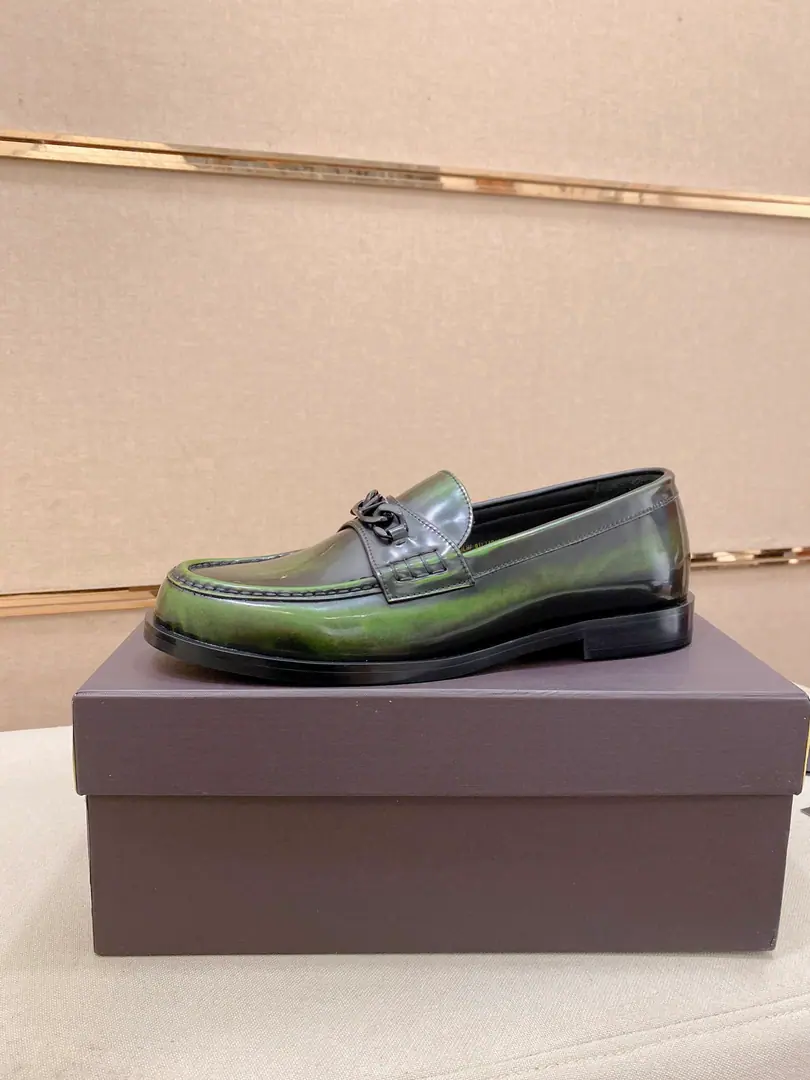 Plant prices: Valentino Valentino. New man.V logoMicrobills, business recreational shoes. This is a De Beerford shoe made of imported leather., It's light., Cool style., Shoe-faced.logoButton, Show me the big card.！The new urban trend between lines is evident.. The shoes are full of roundness., The rubber-floped soles and the triple-breeded leather line are mutually reinforcing.. Very stylish., In the skin of Ben's cow., That's a real leather cushion., MarklogoDecoration, Jane is not lost in the atmosphere., Euro-American Classic Easy Style, The upper foot is perfectly comfortable.. Size: 39-44（38.45.46Make a reservation.）