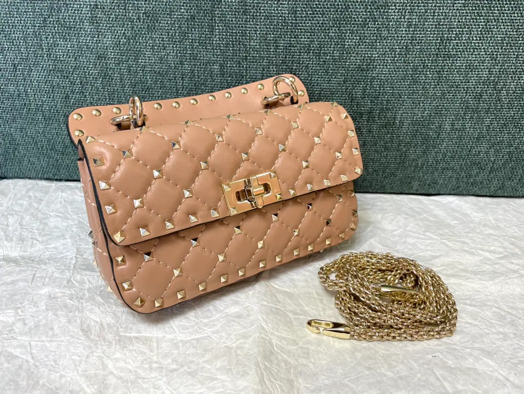 Small. Top First List Little sheep skin. Model▪️0123 Valentino ❤️The cabinet is a classic.😘Top sheep skin., All the skin, inside and outside. Dimensions: Small20x6x12cm