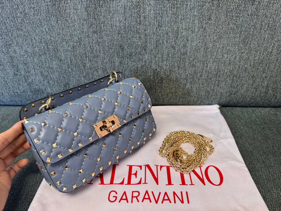 Small. Top First List Gray Little sheep skin. Model▪️0123 Valentino ❤️The cabinet is a classic.😘Top sheep skin., All the skin, inside and outside. Dimensions: Small20x6x12cm