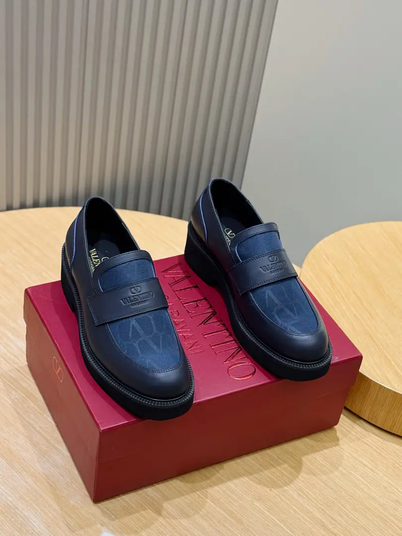 VALENTIN GARAVANI GENTLEGLAM A man's little cow, Pidby shoes., I'll be a mini-crack. The same color is a mini-strategy. Imported cattle skin+In the cow's skin.+Real leather. Size:39-44（38.45Custom）