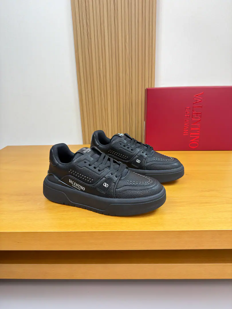 【VALENTION】Valentino. High-end quality Original List·A couple costume.💏Leisure sports shoes Shoe.: 🔝Skin of a stale calf., Shoes..Pure hand-made nailing process, Shoes..Shoe tongue..High-swilight stripes., Shoes..Brand plastic module for car sewn up, Shoe tongue..Shoes..Back up..The Chou-Bo brand of Silken.LogoTotem. Uchi.: The canvas. Otsumi!: It's so light.TPU·Bubbles. Form Super-high-quality control.·- I'm doing a little work.: Highlight(High-end·- How expensive.·Slot) Size: 👨🏻👩🏻35-44（Women40, Men45, 46, Make a reservation.)·0932