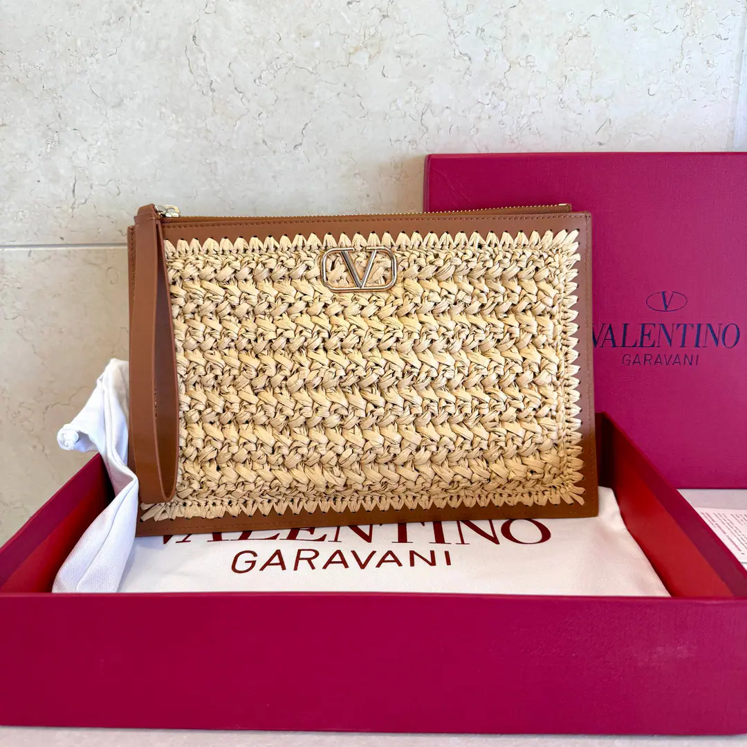 Batch. Valentino Warren.▪️Tin-no! Rafe's handbag. Weaving pure hand-made Rafigrass, Small🐂Pitetto., Matching markersV LOGO, You're a good man., Large inner capacity, Insert Card Design, Practical！ Dimensions: 29-20cm Model:22068