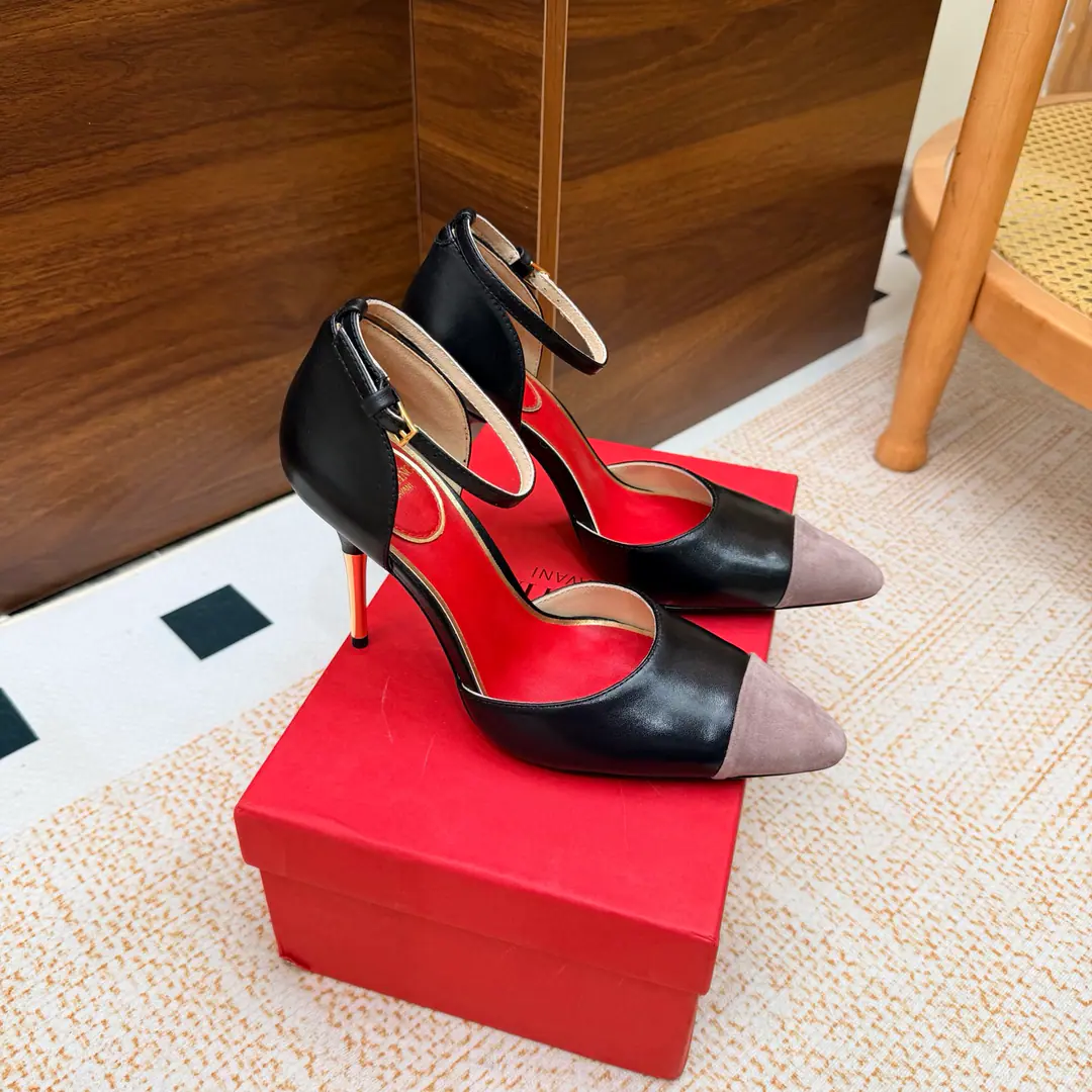 Valentino High heels💗Loved sandals. A beautiful quality.⚠️ It's a great match., Wear it any season.💜 Valentino is a new fashion charm. To continue the super high and design., I'm a big fan of the world's famous fans. The million fans are showing their love., Best sales at sea and abroad The domestics are out., Top Version Candy color., Every color is beautiful. Shoe.: Bullskins. Uchi.: Import of sheep skin Shoes under the sole.: That's a big one. He's tall.: 10cm Packaging: Full original package Codes: 36One.42Code（40, 41, 42I'm not gonna change.）