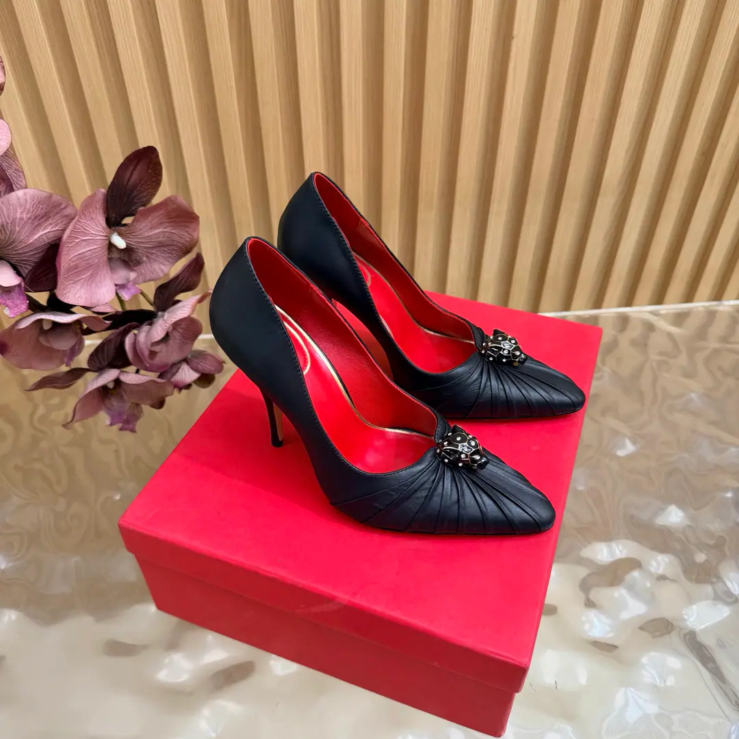 2026♪ Take the stuns and the heels ♪ Valentino High heels💗Loved sandals. A beautiful quality.⚠️ It's a great match., Wear it any season.💜 Valentino is a new fashion charm. To continue the super high and design., I'm a big fan of the world's famous fans. The million fans are showing their love., Best sales at sea and abroad The domestics are out., Top Version Candy color., Every color is beautiful. Shoe.: Bullskins. Uchi.: Import of sheep skin Shoes under the sole.: That's a big one. He's tall.: 10cm Packaging: Full original package Codes: 36One.42Code（40, 41, 42I'm not gonna change.）