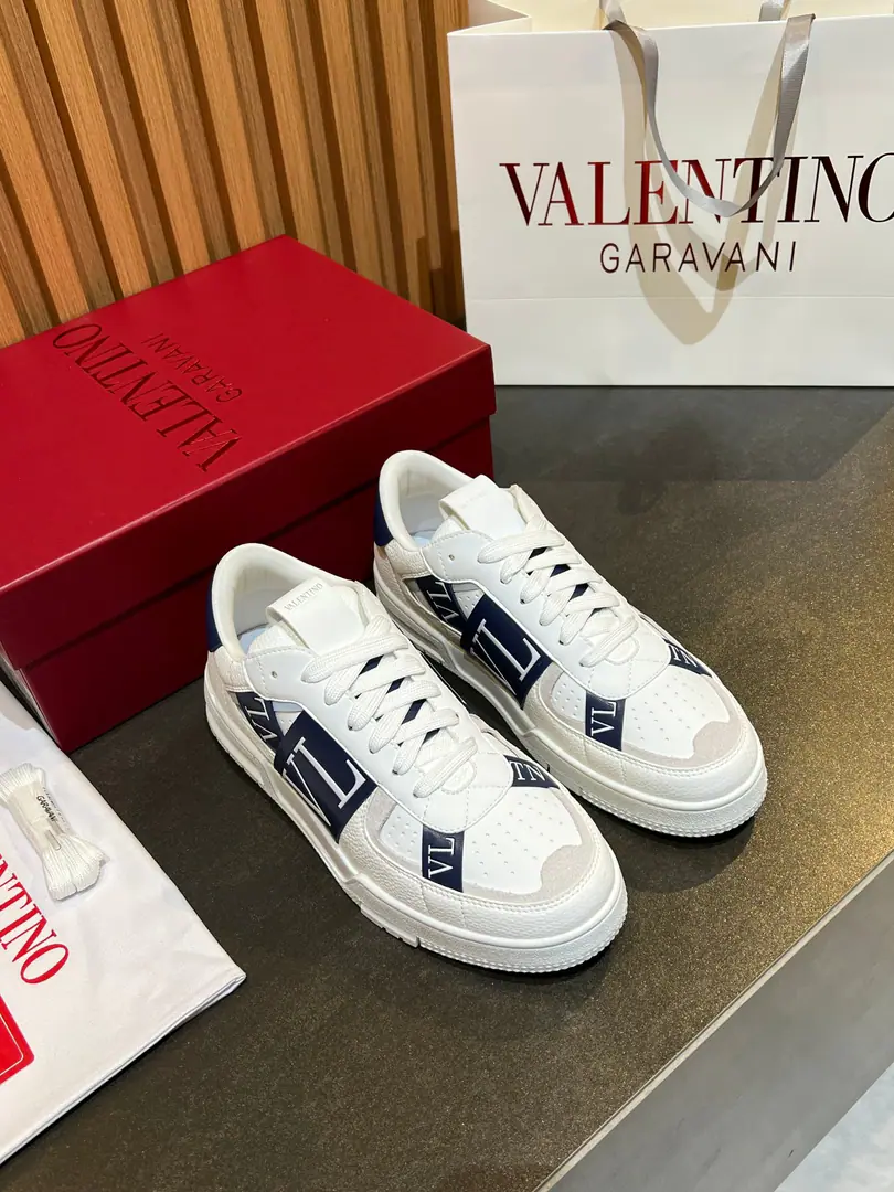 👑👑Valention Top First Quality.～ A unique modern wind and sneakers.. 🏃- The leisure shoe man's allowance.😍😍 Italian import original brand, Import original material.Process, Original Footer（Refuse to stripping）Shoes under the sole.: The original plant is used for the original base., Italian street wind Style Design ⚠️Footie In the plaque quality It's a really good original.. Shoe face original.VLProcess, The whole shoe was...VLOriginal craft package, VLPrecision with the original.1MM-LEAD, It's like a physical shoot.🎬It's better in kind., High-quality slab shoes, Men's shoes.: 38-46