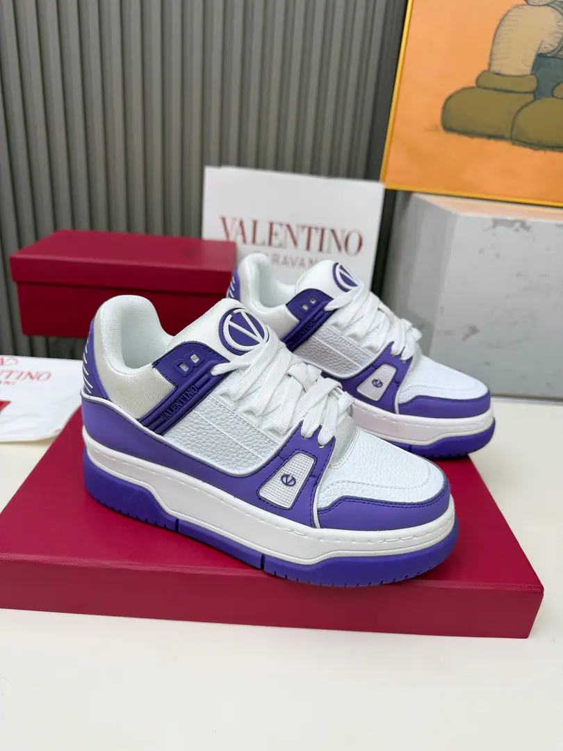 Real money's not gonna do it.！2026Newest🔥A couple. Top OriginalVLTNSeries ！valentino It's a soft foot., I'm not too bad at this., It's not a little bit higher., Put on the feeling and step up the stairs.！The color of dopamine., Super cute, pretty and dressed. Two-way, two-way, size-valued.！A sense of comfort and light quality., ♪ Take care of every match ♪ Couple money.35-46Code