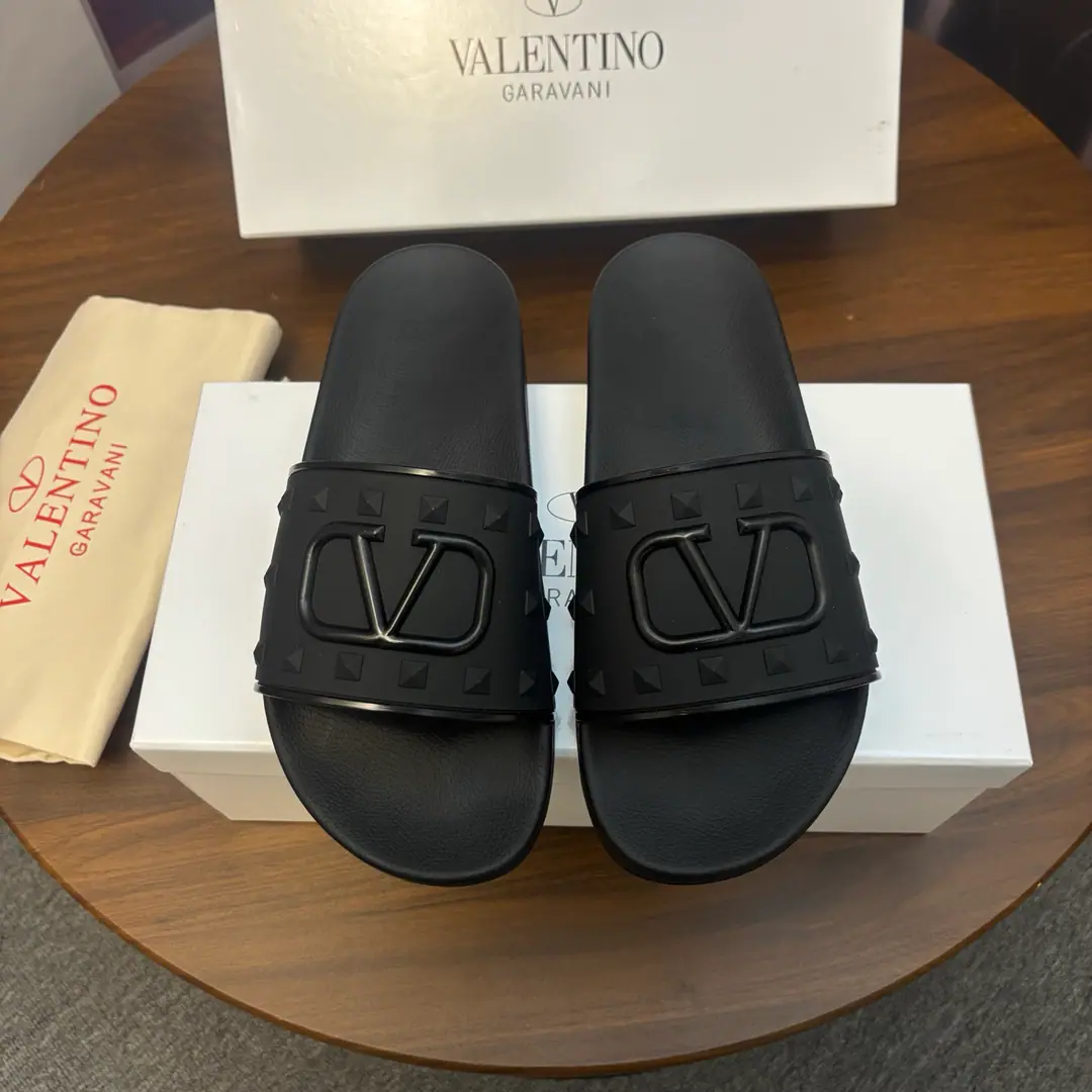 【Valentino】 Valentino slippers., High-end fine. Original Materials, - Fine work., Comfortable. The original large sole sole.. 1:1Repeat Size: 38-46.