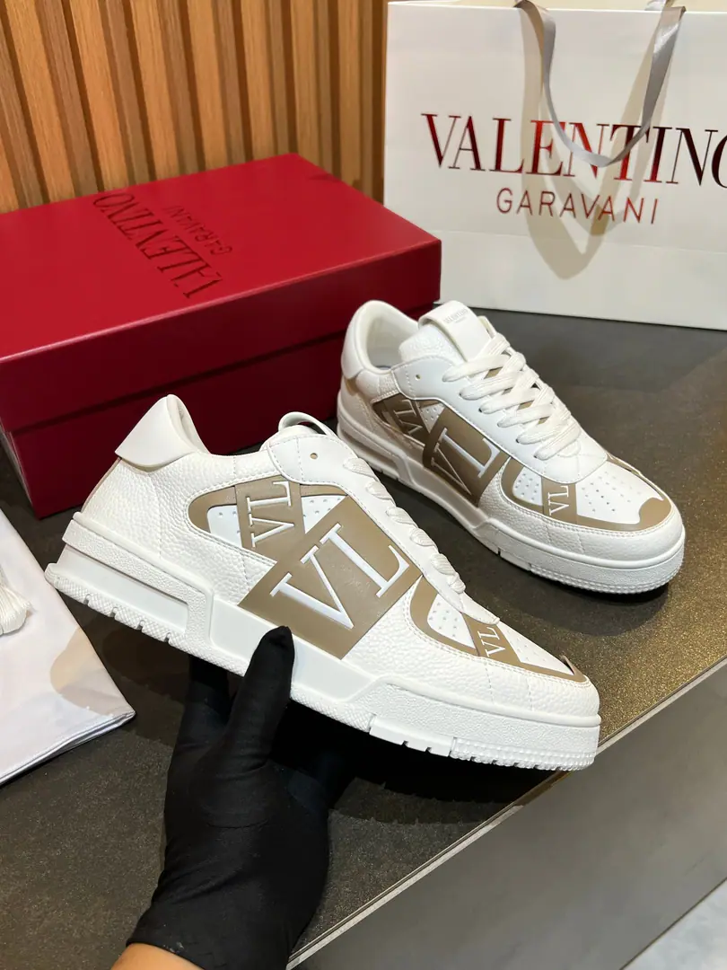 Minoru.🎤🎤👑👑Valention Top First Quality.～ A unique modern wind and sneakers.. 🏃- The leisure shoe man's allowance.😍😍 Italian import original brand, Import original material.Process, Original Footer（Refuse to stripping）Shoes under the sole.: The original plant is used for the original base., Italian street wind Style Design ⚠️Footie In the plaque quality It's a really good original.. Shoe face original.VLProcess, The whole shoe was...VLOriginal craft package, VLPrecision with the original.1MM-LEAD, It's like a physical shoot.🎬It's better in kind., High-quality slab shoes, Men's shoes.: 38-46