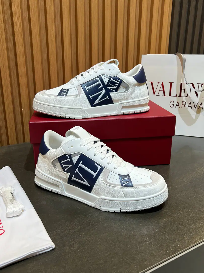 Minoru.🎤🎤👑👑Valention Top First Quality.～ A unique modern wind and sneakers.. 🏃- The leisure shoe man's allowance.😍😍 Italian import original brand, Import original material.Process, Original Footer（Refuse to stripping）Shoes under the sole.: The original plant is used for the original base., Italian street wind Style Design ⚠️Footie In the plaque quality It's a really good original.. Shoe face original.VLProcess, The whole shoe was...VLOriginal craft package, VLPrecision with the original.1MM-LEAD, It's like a physical shoot.🎬It's better in kind., High-quality slab shoes, Men's shoes.: 38-46