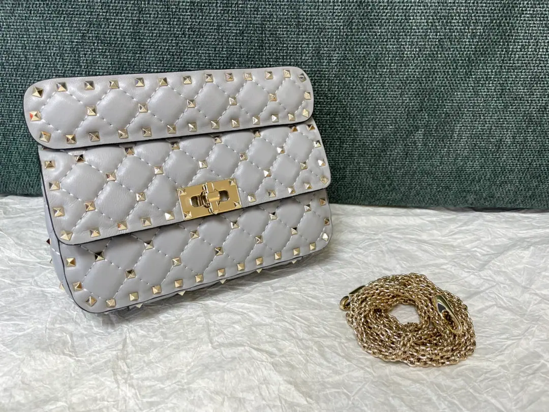 Small. Top First List Little sheep skin. Model▪️0123 Valentino ❤️The cabinet is a classic.😘Top sheep skin., All the skin, inside and outside. Dimensions: Small20x6x12cm