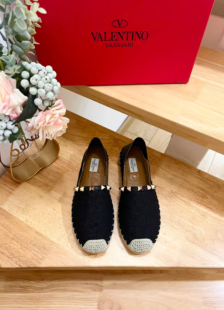 Valentino Garavani /Valentino. The canvas. New fisherman shoes. Nail decorations The canvas. He's tall.2cm Rubber Bottom Italian manufacture 36-41