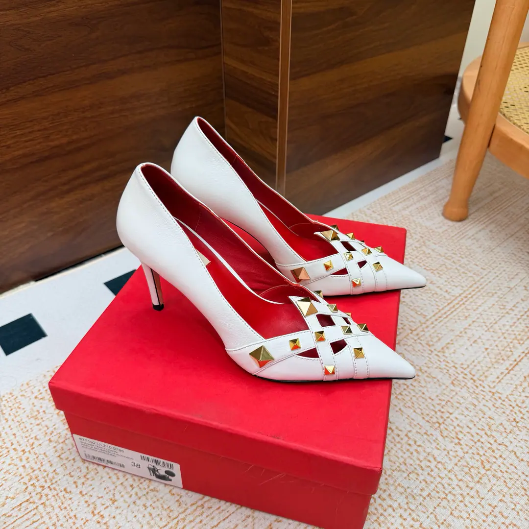 2026♪ Take the stuns and the heels ♪ Valentino High heels💗Loved sandals. A beautiful quality.⚠️ It's a great match., Wear it any season.💜 Valentino is a new fashion charm. To continue the super high and design., I'm a big fan of the world's famous fans. The million fans are showing their love., Best sales at sea and abroad The domestics are out., Top Version Candy color., Every color is beautiful. Shoe.: Bullskins. Uchi.: Import of sheep skin Shoes under the sole.: That's a big one. He's tall.: 9cm Packaging: Full original package Codes: 36One.42Code（40, 41, 42I'm not gonna change.）