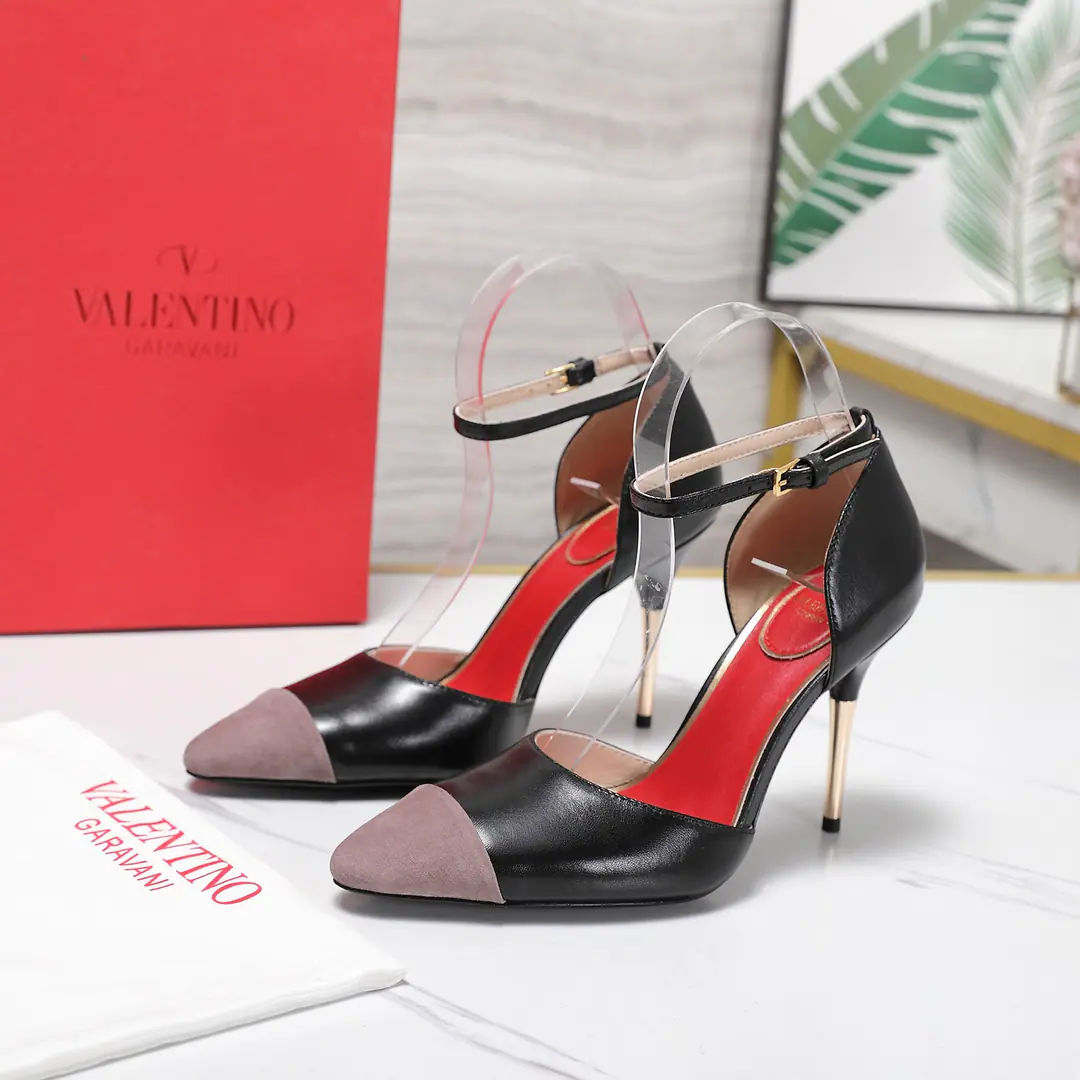 Valentino Valentino. 2027ssThe new early spring. Valentino Garavani It's a classic.“Roman Stud”The series was launched in a completely new interpretation.！Latest original development A full sense of excellence. ！BSFashion is a blast.～ Shoe.: High-end sheep skin. Uchi.: Imports of goats and goats Otsumi!: The original Italian is a big one. He's tall.: 10.0 Full original package Codes: 35-39（40.41.42I'll make sure I don't change it.）