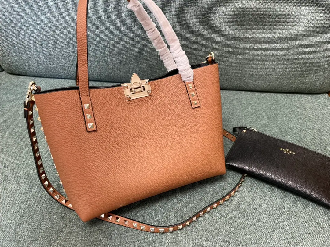 Batch. Brown with black.🌈 Valentino Valentino's new money.🆕Double-faced shopping bags, Skins of the branches., We can take out the zipper bags. Model: 0001 Dimensions: 26cm