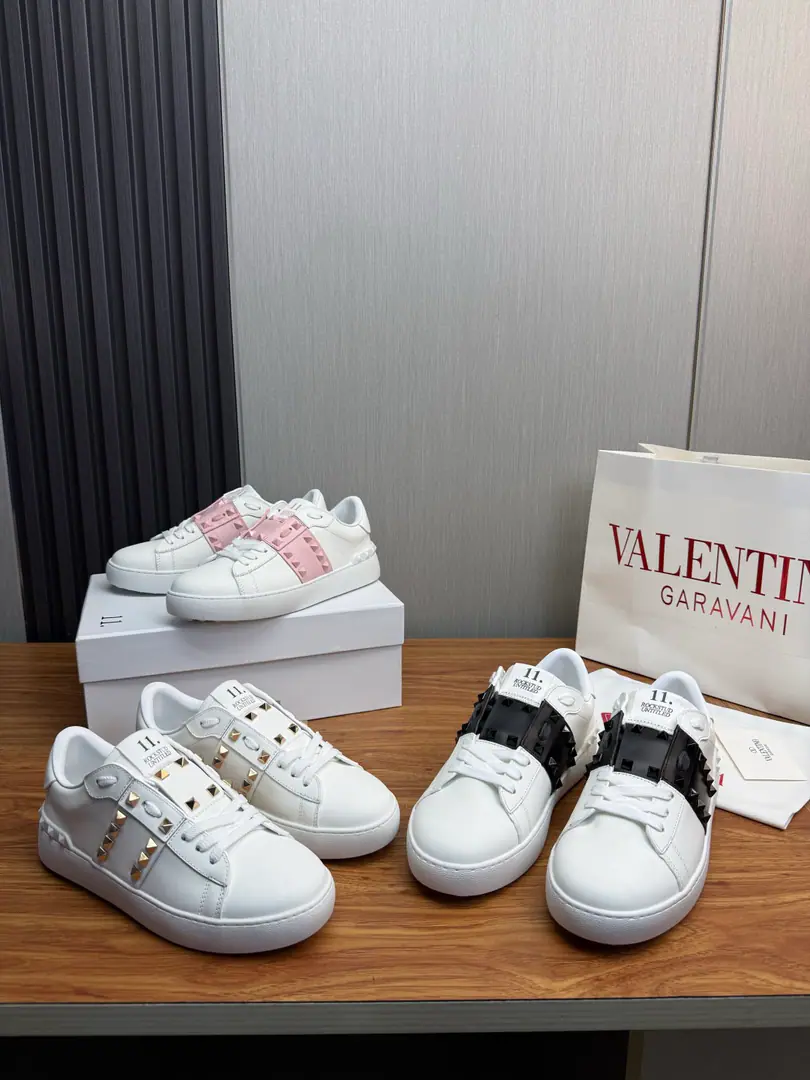 Plant 𝑽𝒂𝒍𝒆𝒏𝒕𝒊𝒏𝒐Valentino. Classic couple's leisure shoe series.💟 It's a year-round.🔥 1:1High-quality delivery✅ Valentino The star is the same. Fires are on sale.. OriginalZPReload and Dismantlement. Repeatedly retweets. Top luxury. Fashion and leisure. It brings a quality of excellence and grace. And the wonderful comfort of the upper foot. Top-level purchase version of shoe face: Import the cow's skin./Original oil side process Uchi.: In the skin of the watered cow. Otsumi!: Original Development Bottom Packaging: Original Configuration Full Codes: 35-45 （45Make a no-refund order.）