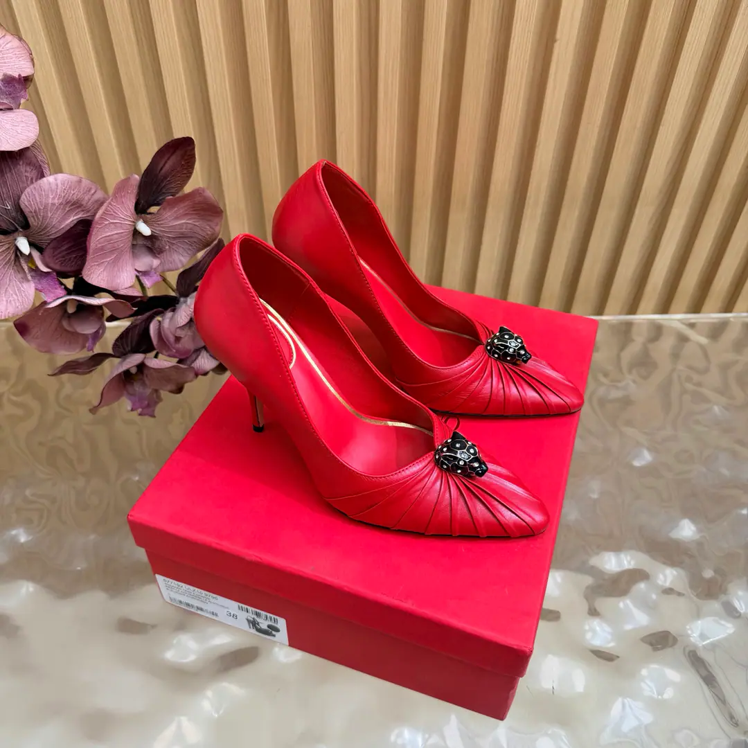 2026♪ Take the stuns and the heels ♪ Valentino High heels💗Loved sandals. A beautiful quality.⚠️ It's a great match., Wear it any season.💜 Valentino is a new fashion charm. To continue the super high and design., I'm a big fan of the world's famous fans. The million fans are showing their love., Best sales at sea and abroad The domestics are out., Top Version Candy color., Every color is beautiful. Shoe.: Bullskins. Uchi.: Import of sheep skin Shoes under the sole.: That's a big one. He's tall.: 10cm Packaging: Full original package Codes: 36One.42Code（40, 41, 42I'm not gonna change.）
