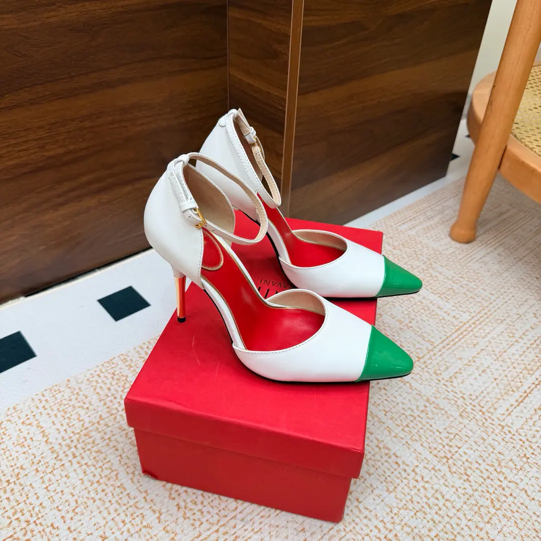 Valentino High heels💗Loved sandals. A beautiful quality.⚠️ It's a great match., Wear it any season.💜 Valentino is a new fashion charm. To continue the super high and design., I'm a big fan of the world's famous fans. The million fans are showing their love., Best sales at sea and abroad The domestics are out., Top Version Candy color., Every color is beautiful. Shoe.: Bullskins. Uchi.: Import of sheep skin Shoes under the sole.: That's a big one. He's tall.: 10cm Packaging: Full original package Codes: 36One.42Code（40, 41, 42I'm not gonna change.）