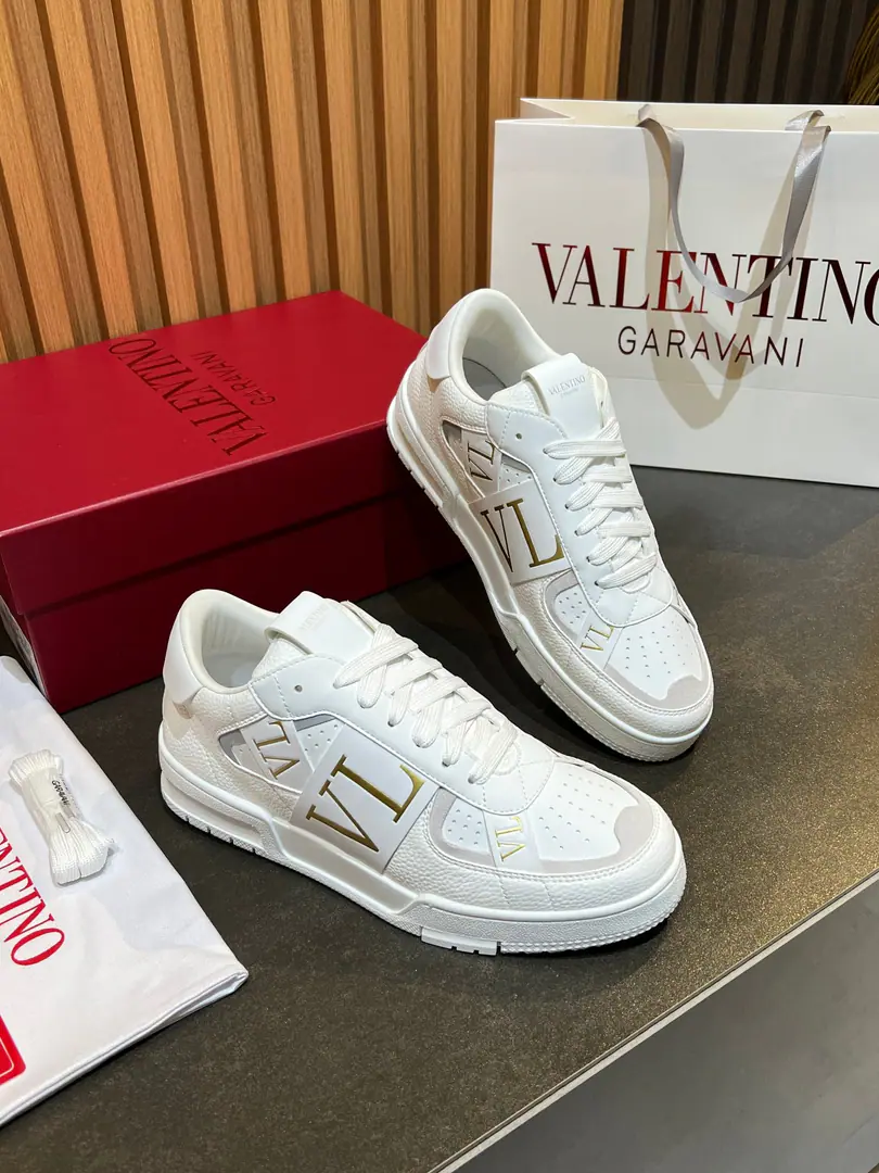 👑👑Valention Top First Quality.～ A unique modern wind and sneakers.. 🏃- The leisure shoe man's allowance.😍😍 Italian import original brand, Import original material.Process, Original Footer（Refuse to stripping）Shoes under the sole.: The original plant is used for the original base., Italian street wind Style Design ⚠️Footie In the plaque quality It's a really good original.. Shoe face original.VLProcess, The whole shoe was...VLOriginal craft package, VLPrecision with the original.1MM-LEAD, It's like a physical shoot.🎬It's better in kind., High-quality slab shoes, Men's shoes.: 38-46Code