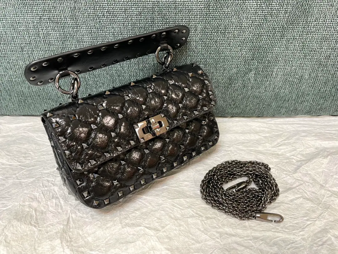 Small. Top First List The little papaya. Model▪️0123 Valentino ❤️The cabinet is a classic.😘Top sheep skin., All the skin, inside and outside. Dimensions: Small20x6x12cm