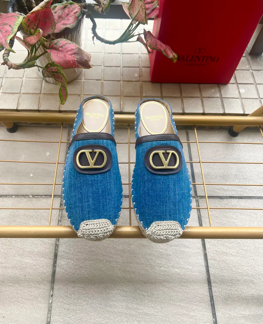 Valentino Garavani /Valentino. Roundheads with moller shoes.VI'm gonna grab a new slipper.🩴Fishermen's shoes. LargeVGold button decorations Cowboy. He's tall.2cm Rubber Bottom Italian manufacture 36-41
