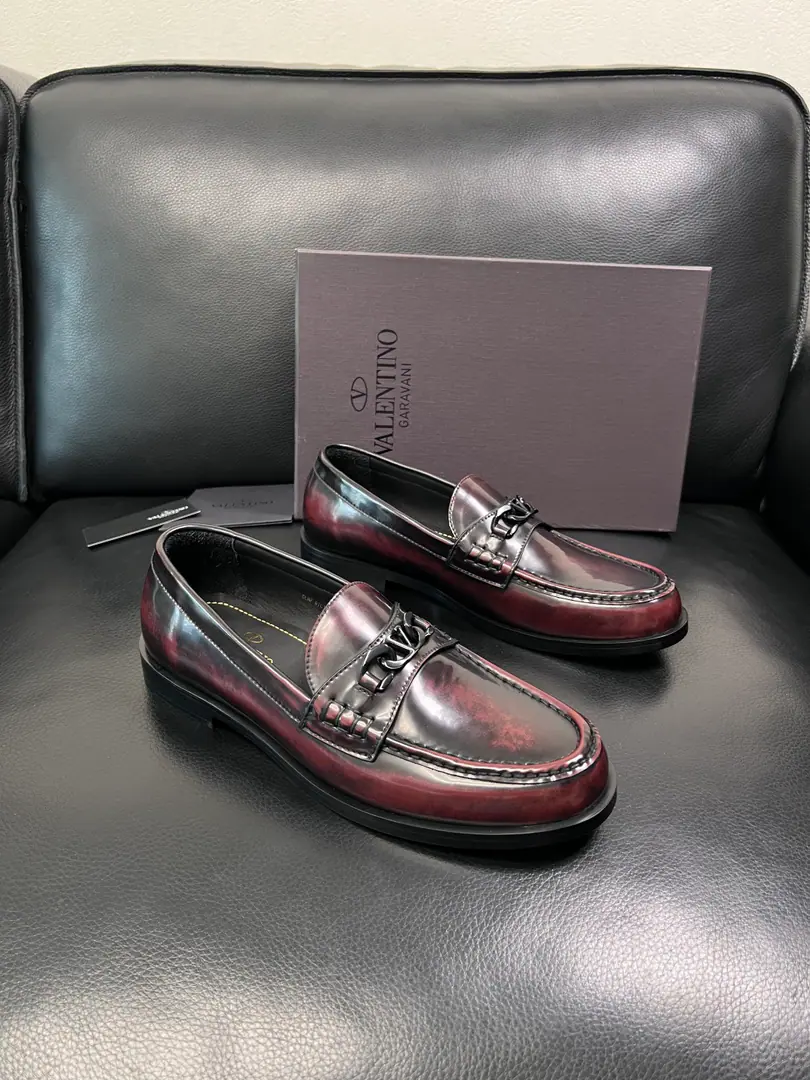 VALENTINO High Quality Top-level craft Valentino., Shoes cabinet synchronized., Italian imports of shoes, High-quality complex artefacts, The imported cattle skin is soft and comfortable., Shoes under the sole.: The original plant is used for the original base., It's super comfortable to be a sole-acting base., The original factory and the single., Codes 39-44 （Make a reservation.38 45 ）