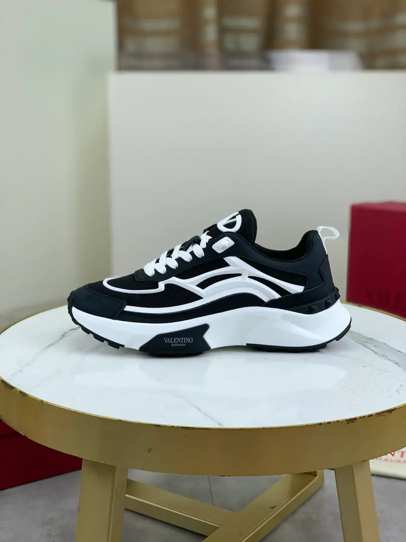 Plant prices Real value Latest ValentinoValentino.VThe new home is a young fashion. Sports shoes It's full of energy. Open-ended age The upper foot is very light and comfortable. Box packing Counter-port procurement development Make the goods. All colors are paired with a pair of eyes. Activate the charming sunshine. Shoes design blends the tide with the everyday shape. The streets are full of feelings. Multi-Current Selection！ Fabulous.: Original Material Collation/Head-decked cow skin. Uchi.: Imported cattle skin/OriginallogoGet some sweat and gas cushions. Otsumi!: TPUThe bubble is a big fat piece of material. Branded plastic shoes. Codes: 38-46 The cabinet is full packaging. Colours: Five colors optional