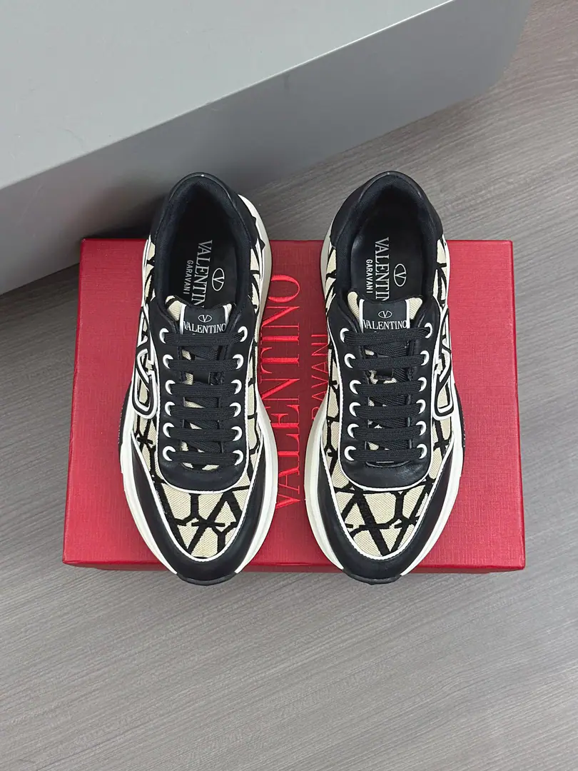 【VALENTION】Valentino. High-end quality Original List Shoe.: 🔝Napa Skin., A brand of airnet cloths and hot totems. Uchi.: Brand canvas. Otsumi!: It's so light.TPUBubbles·Rubber. Form Super-high-quality control.·- I'm doing a little work.: Highlight(High-end·- How expensive.·Slot) Size: 39-44（38, 45, Make a reservation.)