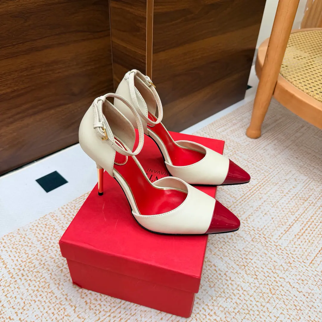 Valentino High heels💗Loved sandals. A beautiful quality.⚠️ It's a great match., Wear it any season.💜 Valentino is a new fashion charm. To continue the super high and design., I'm a big fan of the world's famous fans. The million fans are showing their love., Best sales at sea and abroad The domestics are out., Top Version Candy color., Every color is beautiful. Shoe.: Bullskins. Uchi.: Import of sheep skin Shoes under the sole.: That's a big one. He's tall.: 10cm Packaging: Full original package Codes: 36One.42Code（40, 41, 42I'm not gonna change.）