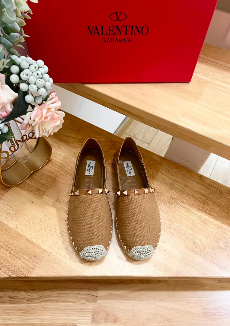 Valentino Garavani /Valentino. The canvas. New fisherman shoes. Nail decorations The canvas. He's tall.2cm Rubber Bottom Italian manufacture 36-41
