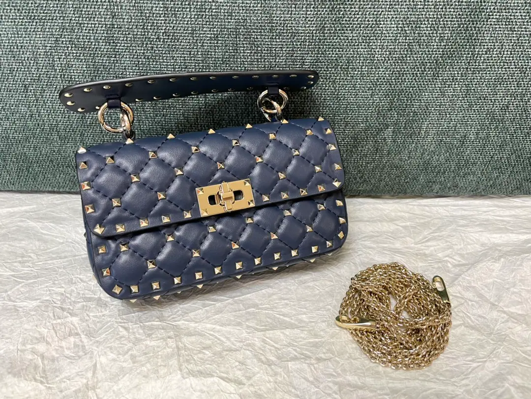 Small. Top First List Little sheep skin. Model▪️0123 Valentino ❤️The cabinet is a classic.😘Top sheep skin., All the skin, inside and outside. Dimensions: Small20x6x12cm