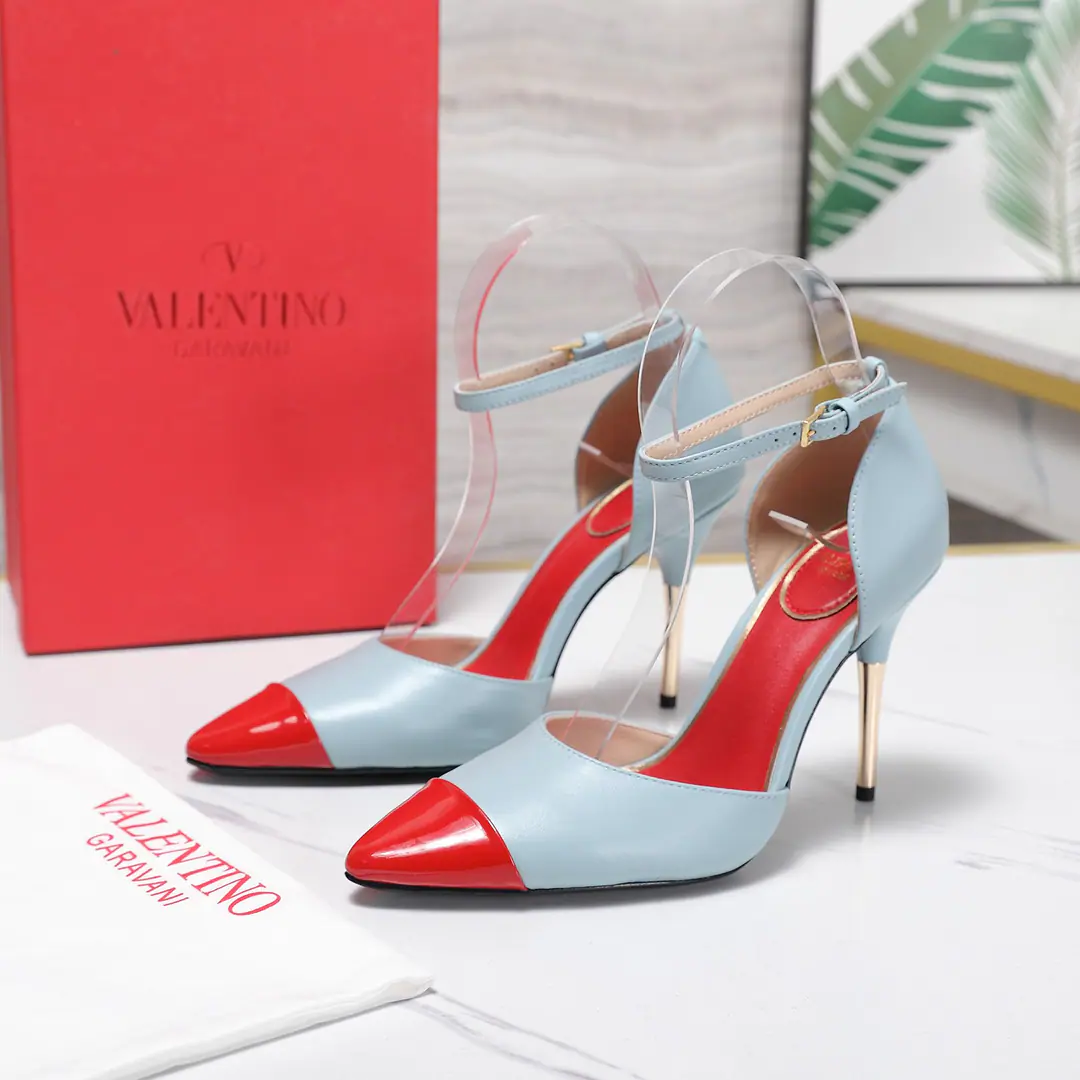 Valentino Valentino. 2027ssThe new early spring. Valentino Garavani It's a classic.“Roman Stud”The series was launched in a completely new interpretation.！Latest original development A full sense of excellence. ！BSFashion is a blast.～ Shoe.: High-end sheep skin. Uchi.: Imports of goats and goats Otsumi!: The original Italian is a big one. He's tall.: 10.0 Full original package Codes: 35-39（40.41.42I'll make sure I don't change it.）