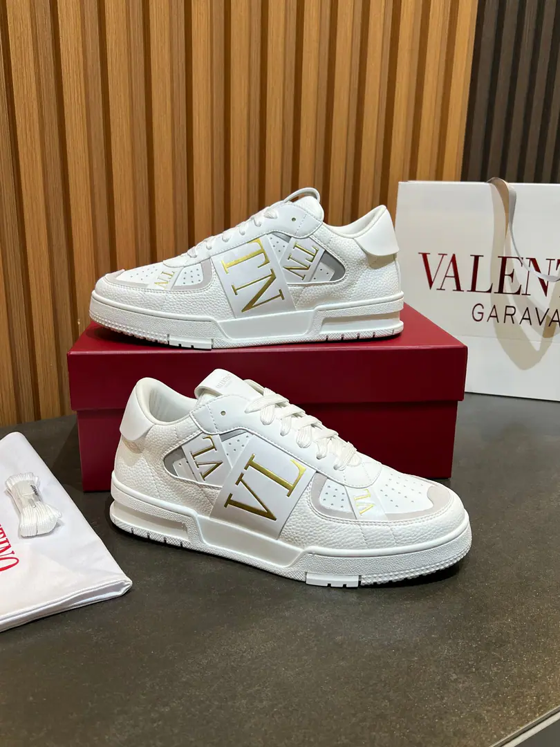 Minoru.🎤🎤👑👑Valention Top First Quality.～ A unique modern wind and sneakers.. 🏃- The leisure shoe man's allowance.😍😍 Italian import original brand, Import original material.Process, Original Footer（Refuse to stripping）Shoes under the sole.: The original plant is used for the original base., Italian street wind Style Design ⚠️Footie In the plaque quality It's a really good original.. Shoe face original.VLProcess, The whole shoe was...VLOriginal craft package, VLPrecision with the original.1MM-LEAD, It's like a physical shoot.🎬It's better in kind., High-quality slab shoes, Men's shoes.: 38-46Code