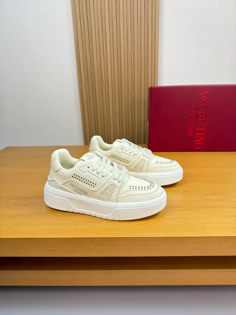 【VALENTION】Valentino. High-end quality Original List·A couple costume.💏Leisure sports shoes Shoe.: 🔝Skin of a stale calf., Shoes..Pure hand-made nailing process, Shoes..Shoe tongue..High-swilight stripes., Shoes..Brand plastic module for car sewn up, Shoe tongue..Shoes..Back up..The Chou-Bo brand of Silken.LogoTotem. Uchi.: The canvas. Otsumi!: It's so light.TPU·Bubbles. Form Super-high-quality control.·- I'm doing a little work.: Highlight(High-end·- How expensive.·Slot) Size: 👨🏻👩🏻35-44（Women40, Men45, 46, Make a reservation.)·0932
